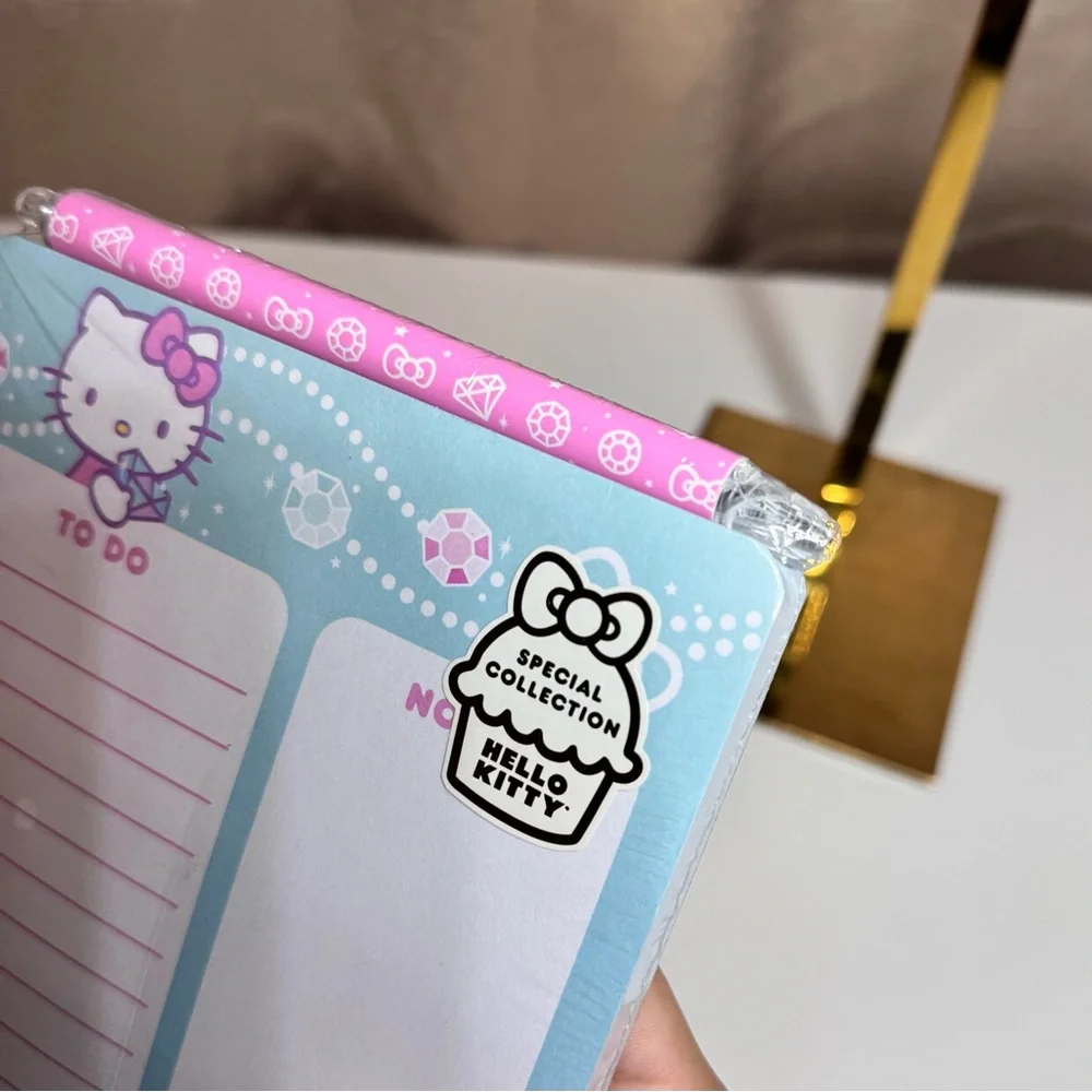 Hello Kitty Notepad - Picture 4 of 4